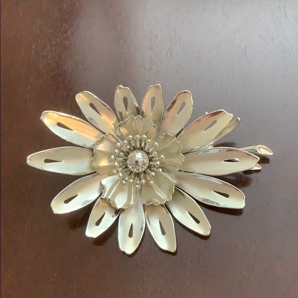 Floral pin
